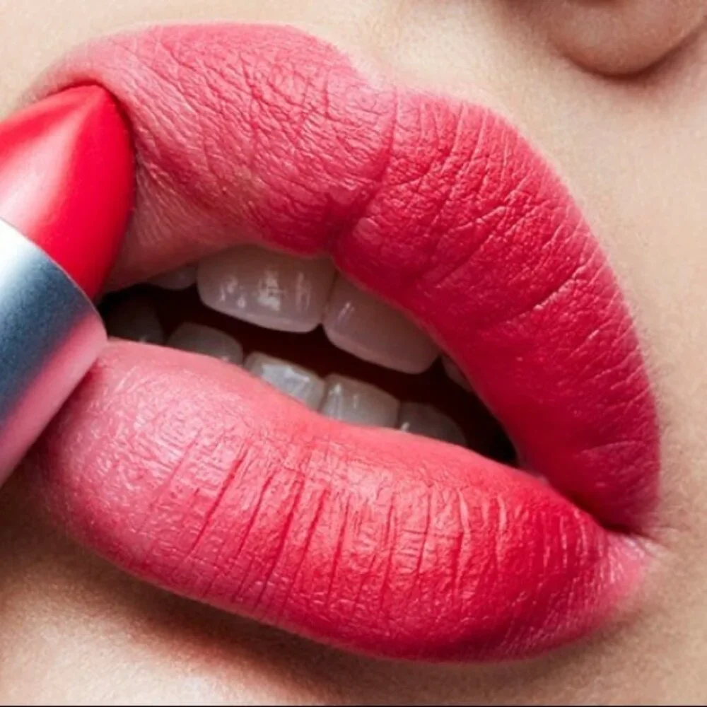MAC RELENTLESSLY RED Lipstick mini new Retro Matte last one!